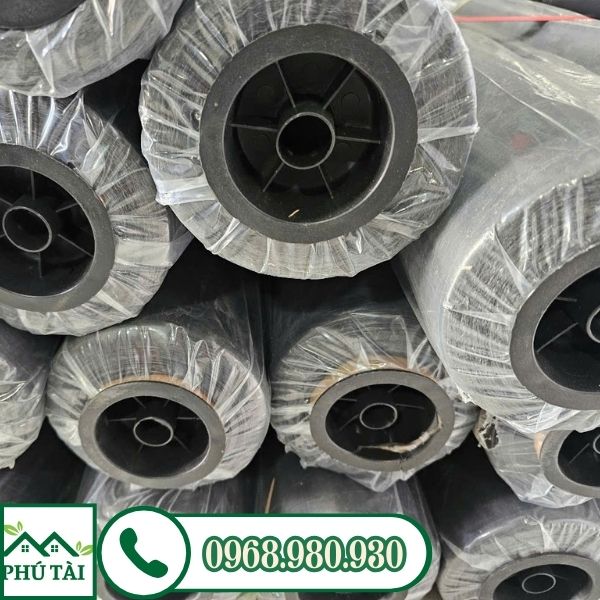 Cuộn nilon đen lót sàn đổ bê tông
