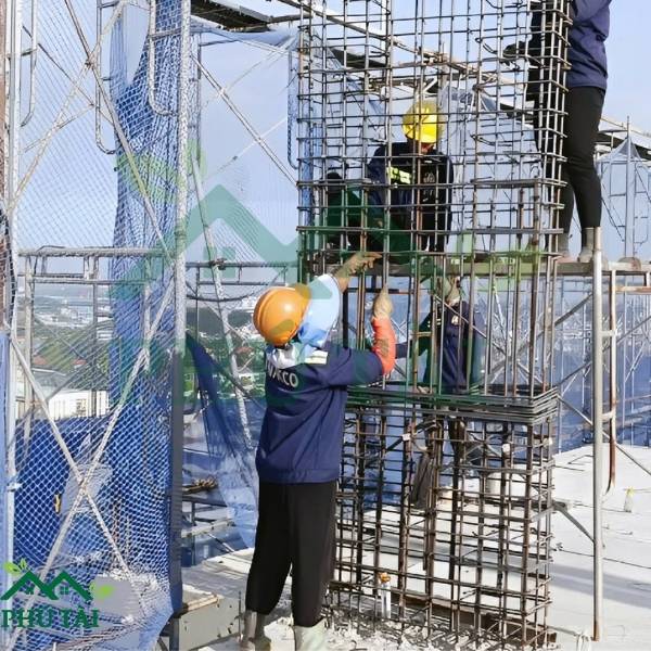 Lưới chắn vật rơi công trình là gì? Vì sao bắt buộc phải có? Đảm bảo an toàn khi thi công trên cao không thể thiếu lưới chắn vật rơi