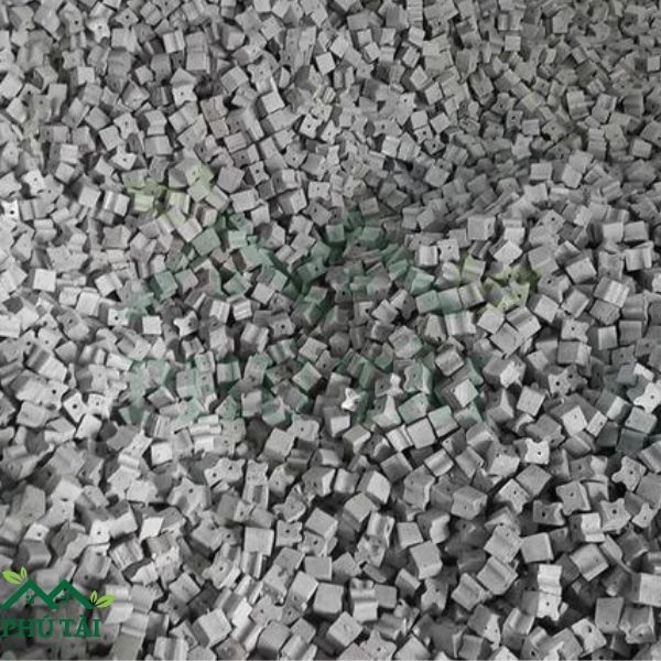 Sản xuất cục kê bê tông số lượng lớn