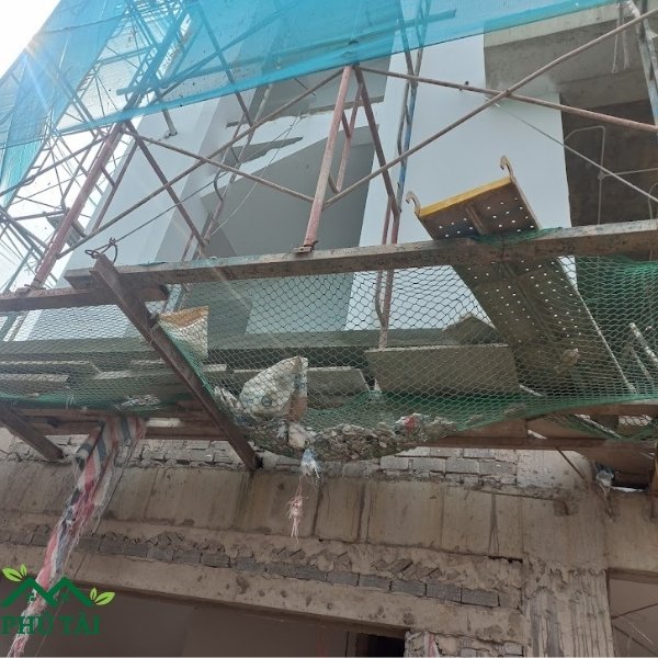 QUY ĐỊNH LƯỚI CHỐNG RƠI TRONG XÂY DỰNG Ngăn cản vật iiệu rơi vãi từ trên cao