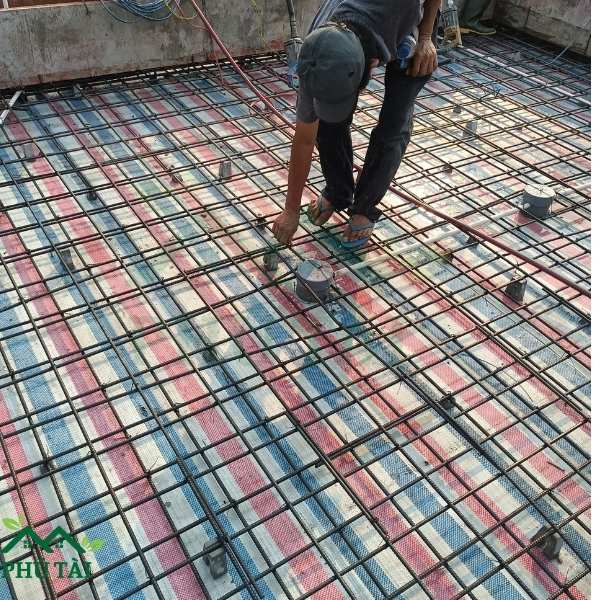 sử dụng cục kê bê tông mác cao trên cốt thép sàn