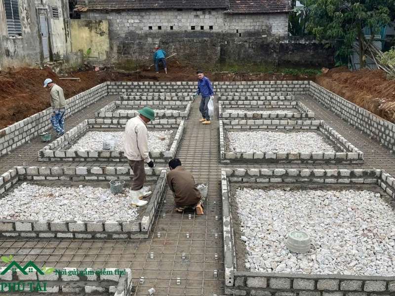 Sử dụng con kê bê tông trong thi công móng
