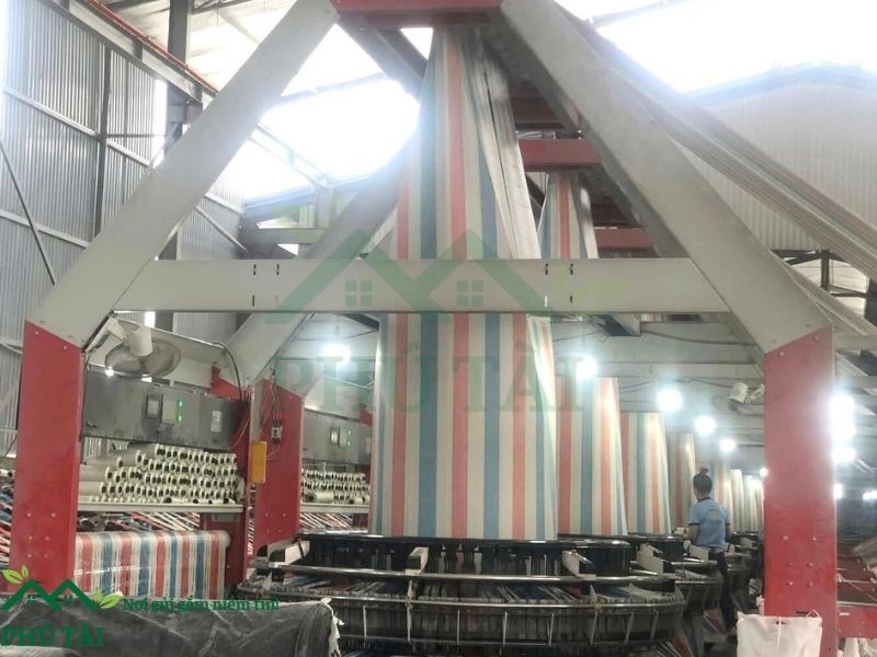 Sản xuất bạt sọc khổ 4m, 6m theo tại nhà máy
