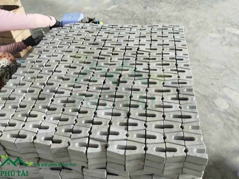 Xưởng sàn xuất cục kê bê tông 7cm