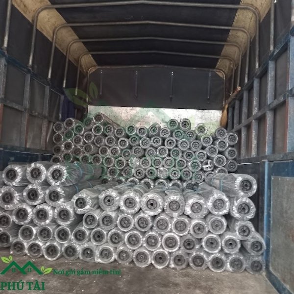 cung cấp lượng lớn cuộn nilon đen lót sàn đổ bê tông